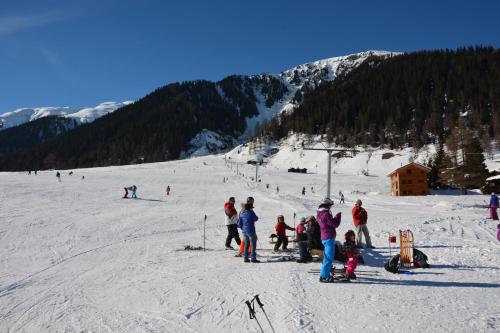 a group of people standing on a ski slope at Hotel Restaurant Walliser Sonne in Reckingen - Gluringen