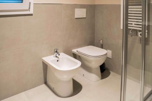 a bathroom with a toilet and a sink at Terranova49 in Novara