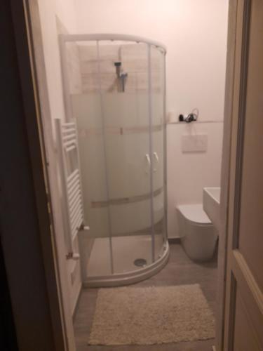 a glass shower in a bathroom with a toilet at Casa di Alfredo Affittacamere in Siena