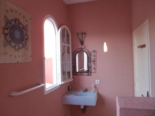 Vonios kambarys apgyvendinimo įstaigoje Appartement Avec Vue Panoramique Casbah Tanger 3ch