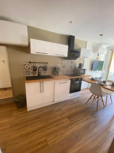Zdjęcie z galerii obiektu Superbe appartement 2 pièces Croix des gardes w Cannes