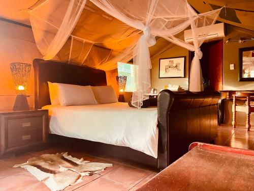 Ένα ή περισσότερα κρεβάτια σε δωμάτιο στο Nyala Luxury Safari Tents