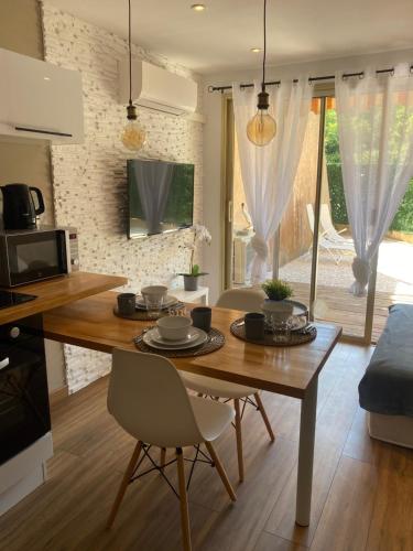 Zdjęcie z galerii obiektu Superbe appartement 2 pièces Croix des gardes w Cannes