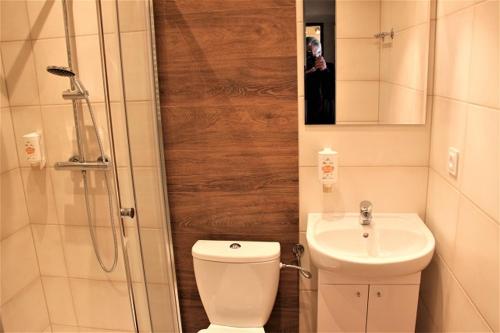 Koupelna v ubytování Hotel Zielony & OW Borowik & Pensjonat Manhattan - Centrum Rekreacji i Wypoczynku GASTROTUR