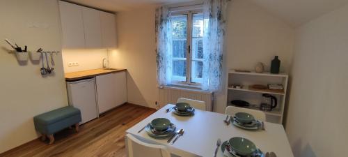 a kitchen with a table and chairs in a room at Fuchsbauerhof - Ferienwohnung in Kniezenberg