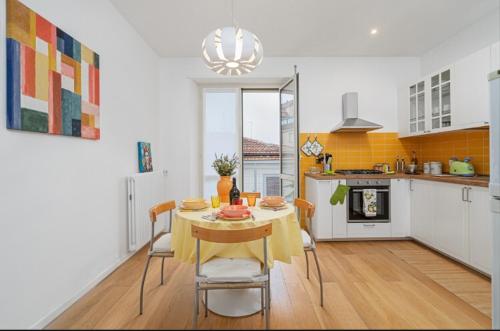 a kitchen with a table and chairs in a room at Casa Gioggiò in Terni