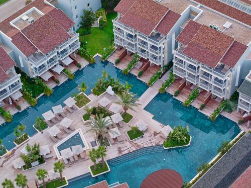 vista aerea di un resort con piscina di Lara Barut Collection-Ultra All Inclusive a Lara