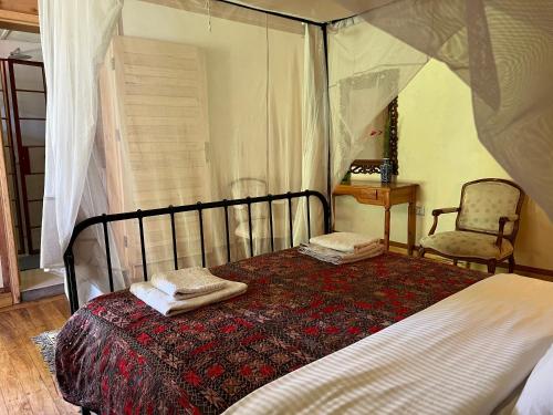 Una cama o camas en una habitación de La Locanda
