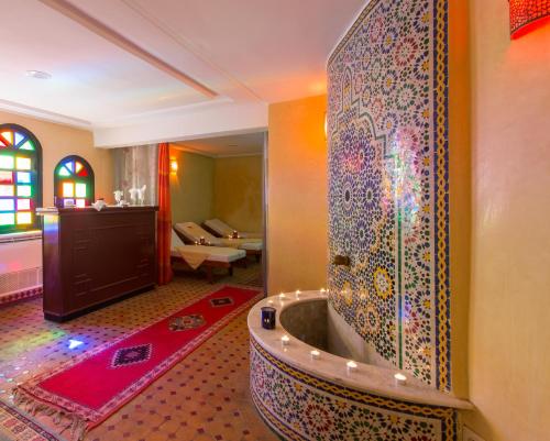 Hotel Club Almoggar Garden Beach tesisinde bir banyo