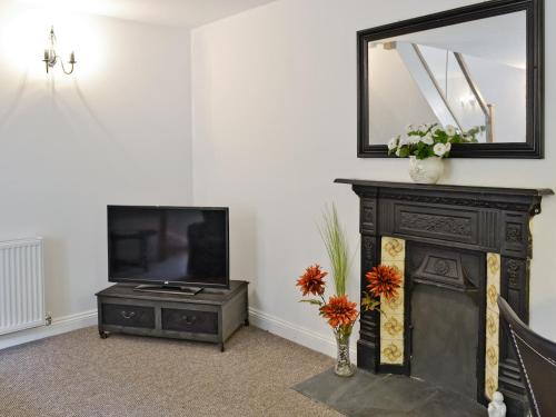 A television and/or entertainment centre at Scullery Cottage