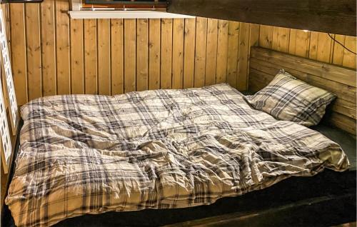 a bed with a blanket and two pillows in a room at Amazing Home In Eggedal With 3 Bedrooms in Eggedal