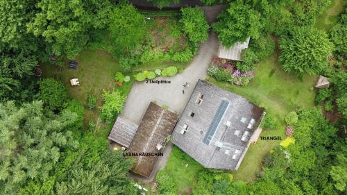 an overhead view of a house in a yard at Triangel in Schmilau