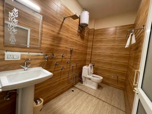 a bathroom with a sink and a toilet at Jaldapara Forest Tourist Lodge JFTL in Mādāri Hāt