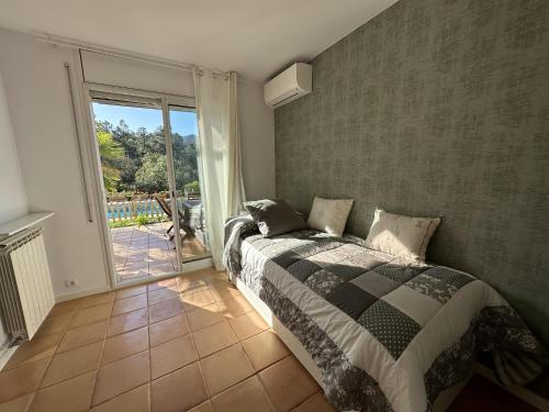 a bedroom with a bed and a sliding glass door at Villa Glamour in Santa Cristina d'Aro