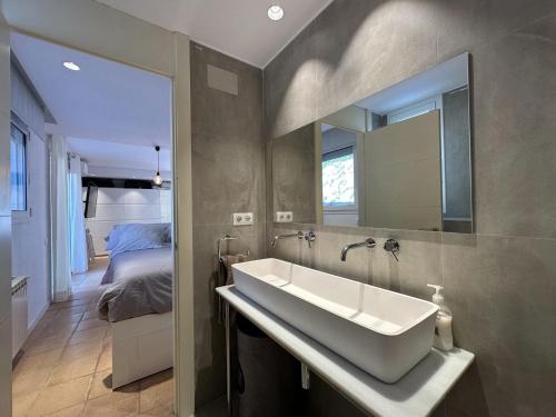 a bathroom with a sink and a bed in a room at Villa Glamour in Santa Cristina d'Aro