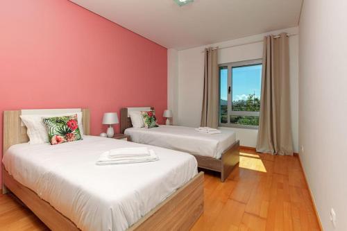 Postel nebo postele na pokoji v ubytování New City Park Apartment in Ponta Delgada