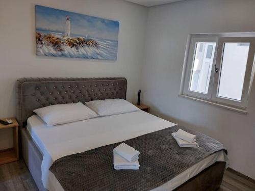 een slaapkamer met een bed met twee handdoeken erop bij VILLA ENJOY LUX private heated pool in Split in Split