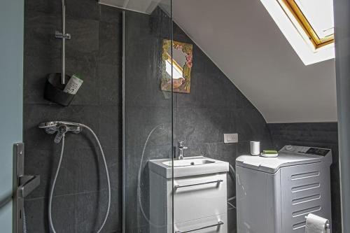 a bathroom with a shower and a toilet and a sink at Maison de ville avec jardin Etretat in Étretat
