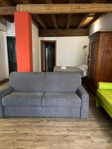 a living room with a couch and a bed at Residenza Montecchi in Verona