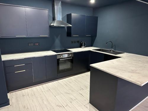 Unique city centre DJ apartment - sleeps 20 photo 5