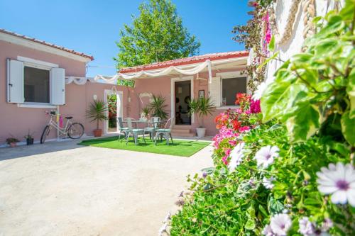 Vonkajšia záhrada v ubytovaní Doras Beach Bungalow B by "elite"