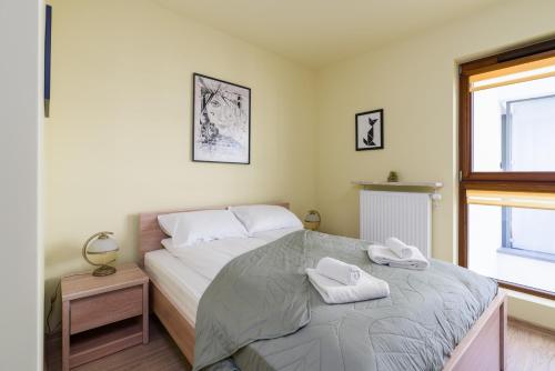 Posteľ alebo postele v izbe v ubytovaní Bukowska 18 Apartments MTP Poznań by Noclegi Renters
