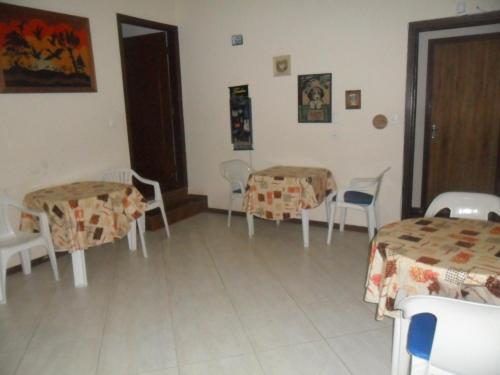 a room with two tables and chairs in a room at Casa e Salao Botanico in Curitiba