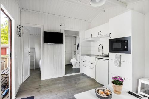 Una cocina o zona de cocina en First Camp Kolmården-Norrköping
