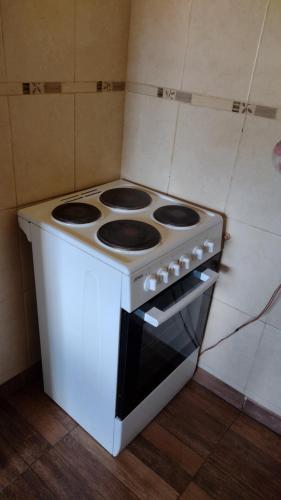 a white stove sitting in a kitchen at Laguna de los Cisnes in Perito Moreno