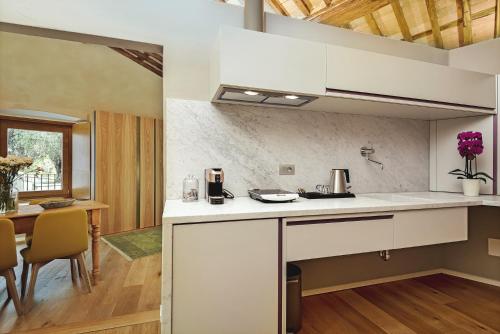 Relais Montepepe Winery & Spaにあるキッチンまたは簡易キッチン