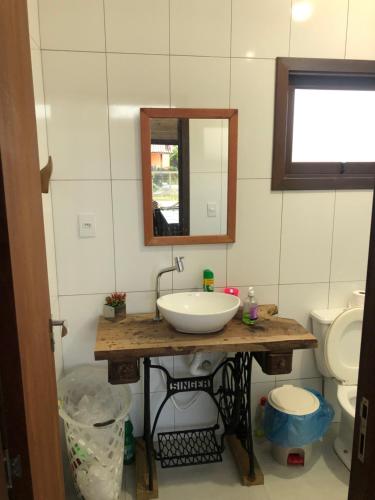 A bathroom at Casa na praia do rosa