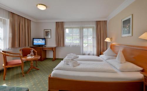 Postel nebo postele na pokoji v ubytování Hotel Waldheim Garni