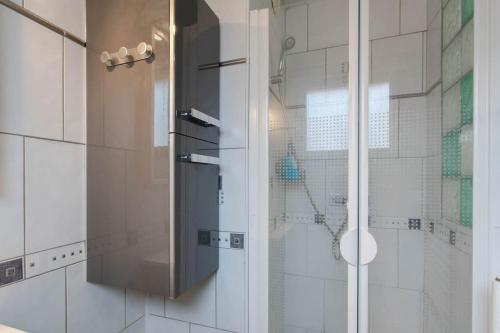 #33 Smolett Suite 2min walk to tram 10min Sea & Beach