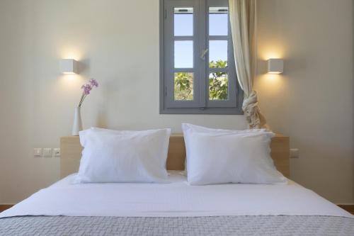 Postel nebo postele na pokoji v ubytování Villa Anemos · Villa Anemos