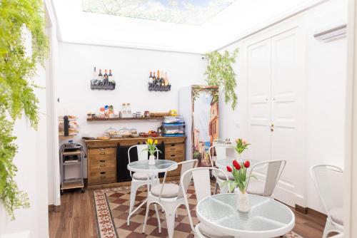 a dining room with tables and chairs and a kitchen at B&B i MORI in Catania