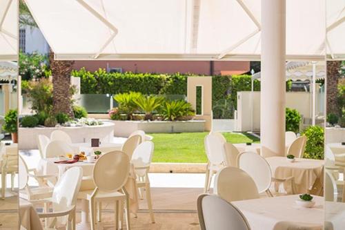 Hotel Luna Riccione e Aqua Spa Only Adults +12にある庭