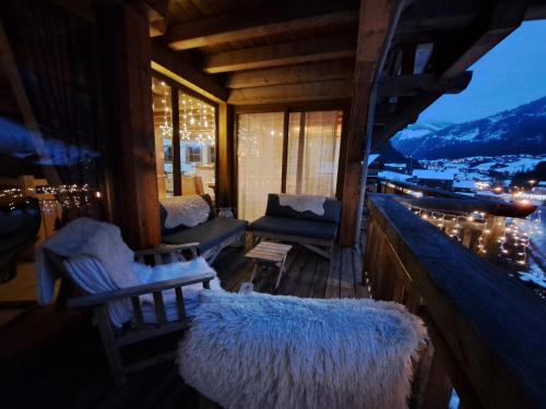 a balcony with chairs and a view of a city at Chalet de montagne style savoyard, vue sur pistes in Châtel