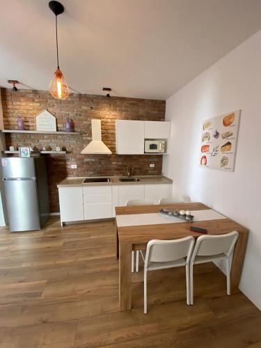 Kuchyň nebo kuchyňský kout v ubytování Hard Rock Apartments