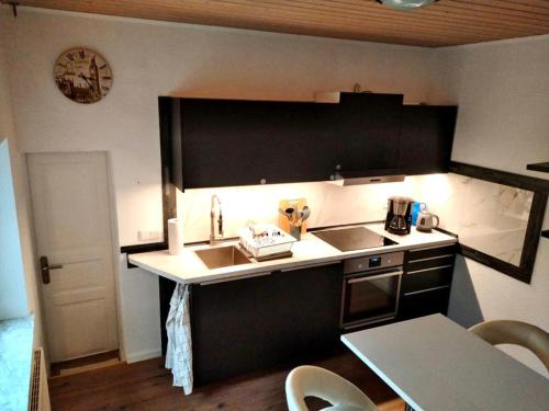 Η κουζίνα ή μικρή κουζίνα στο Ferien und Monteurwohnung