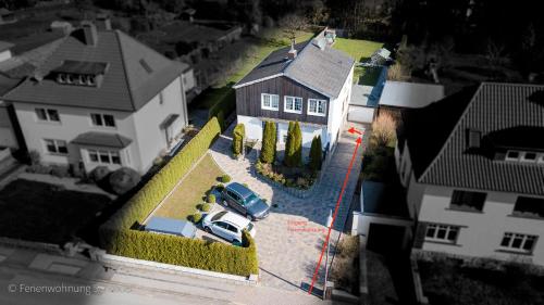 an aerial view of a house with a car parked in the driveway at Ferienwohnung Schröder in Barntrup