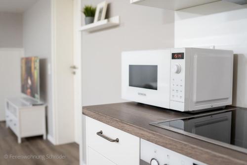 a microwave sitting on top of a counter in a kitchen at Ferienwohnung Schröder in Barntrup