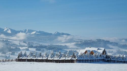a group of people are standing in the snow at Willa u Skrajnioka in Czerwienne
