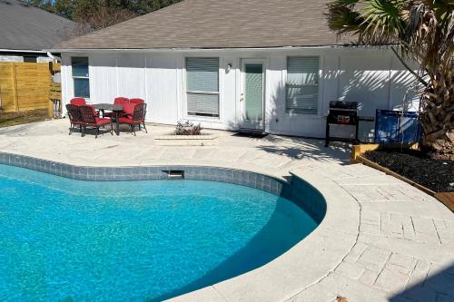 Πισίνα στο ή κοντά στο Modern Pflugerville Getaway with Private Pool!