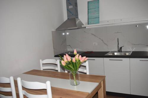 Kuchyň nebo kuchyňský kout v ubytování Hard Rock Apartments