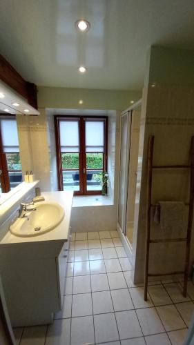 Kúpeľňa v ubytovaní Gîte des Cardonnières