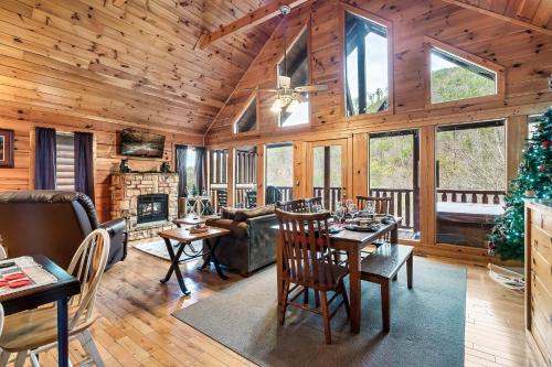 Cubby Bear Cabin/Black Bear Ridge Resort, Sevierville – Updated 2023 Prices