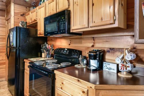 Cubby Bear Smoky Mountain Cabin - Summer Specials! photo 15