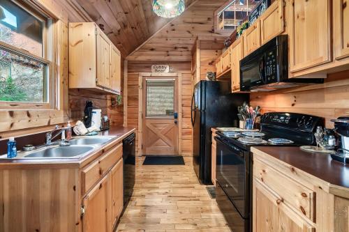 Cubby Bear Smoky Mountain Cabin - Summer Specials! photo 17