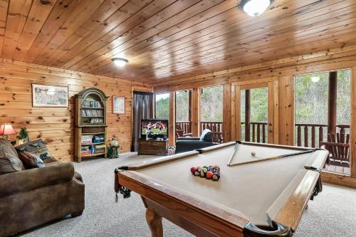 Cubby Bear Smoky Mountain Cabin - Summer Specials! photo 12