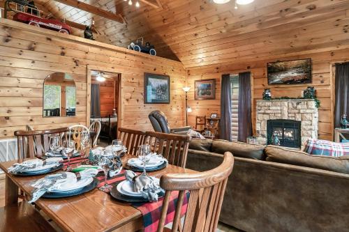 Cubby Bear Smoky Mountain Cabin - Summer Specials! photo 13